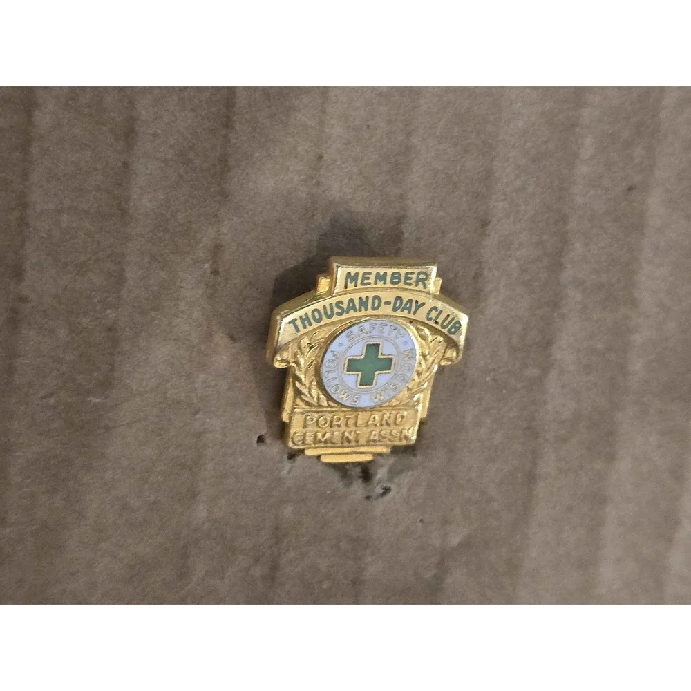Portland Cement Association Thousand-Day Club Safety Award Lapel Hat Pin G1
